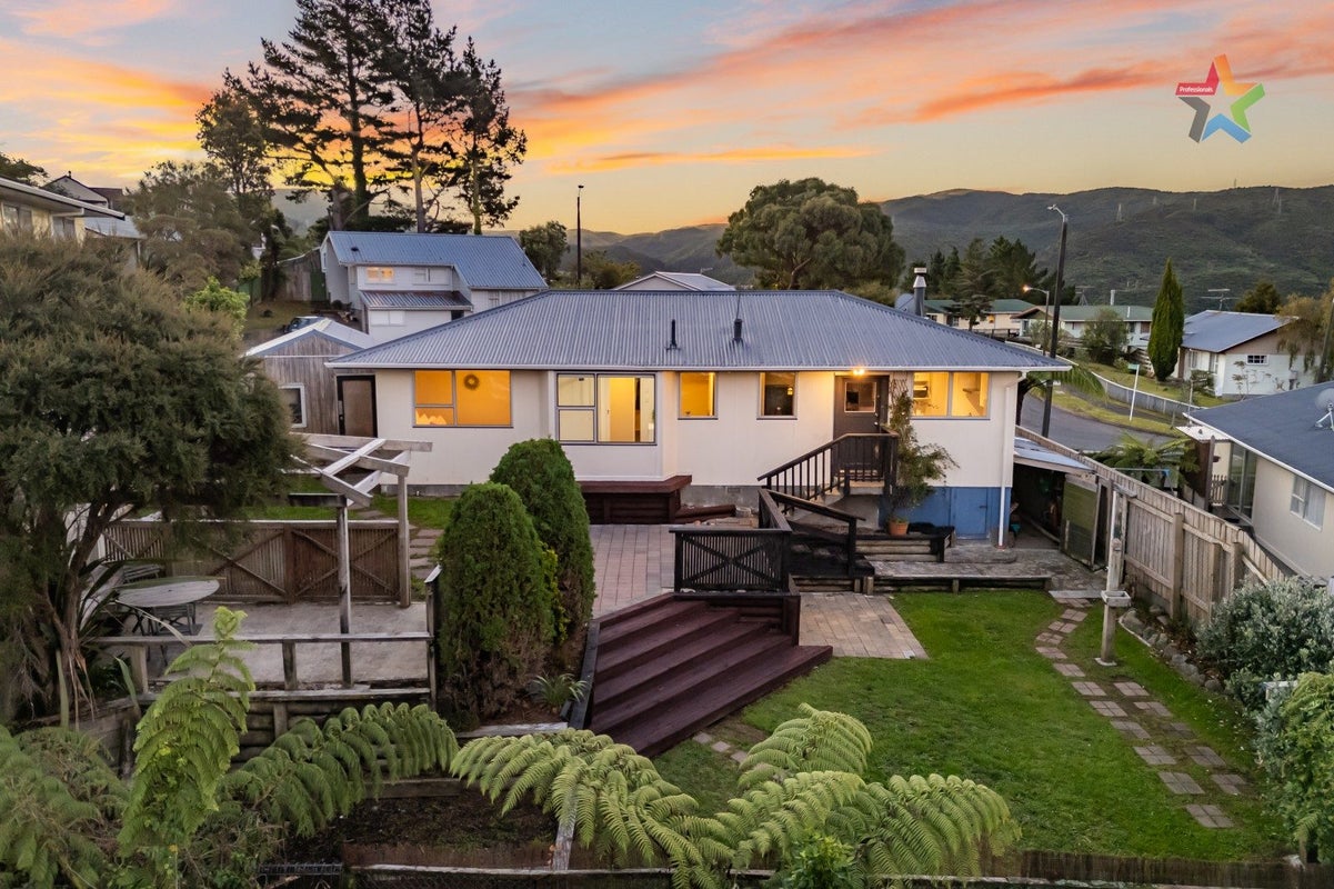 127 Holborn Drive, Stokes Valley, Lower Hutt - Carousel 1
