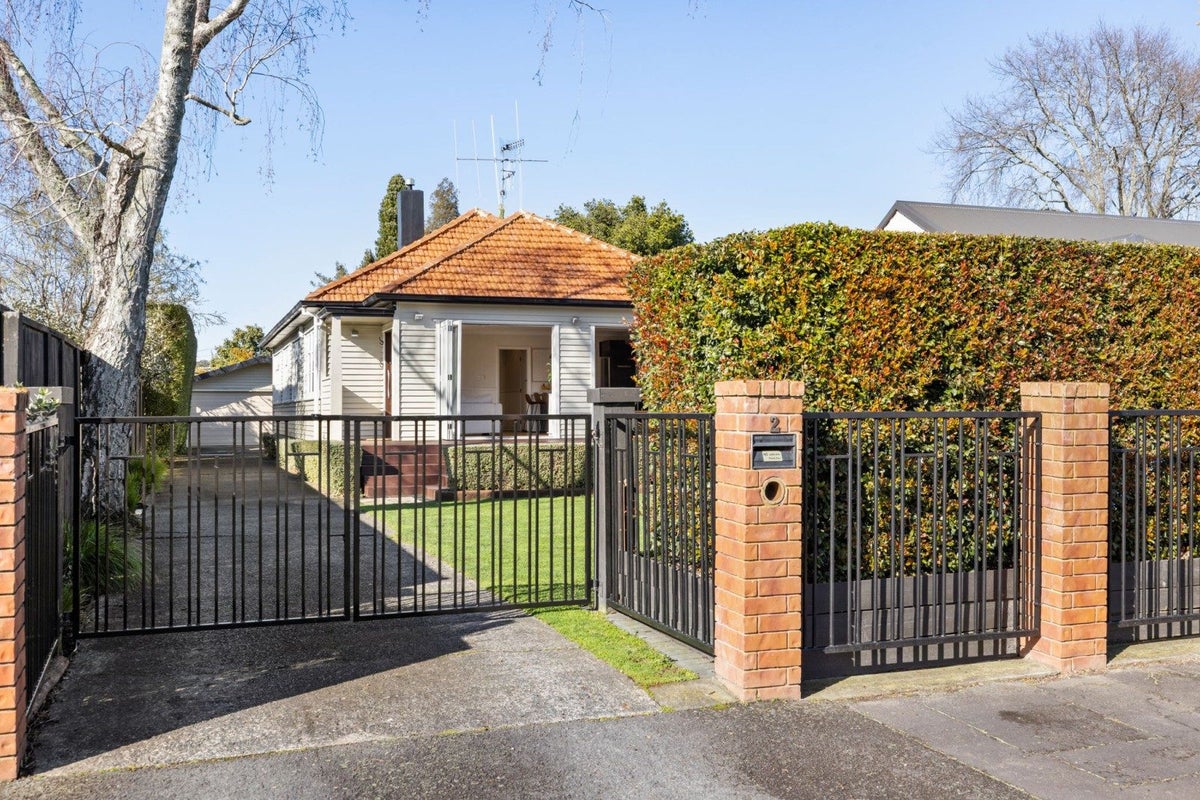 2 Newall Street, Hamilton East, Hamilton - Carousel 1