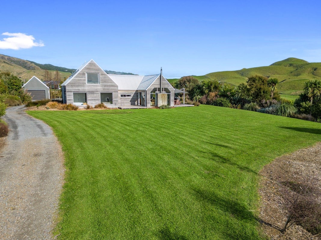 48 Mountain View Drive, Manakau, Otaki - Carousel 1