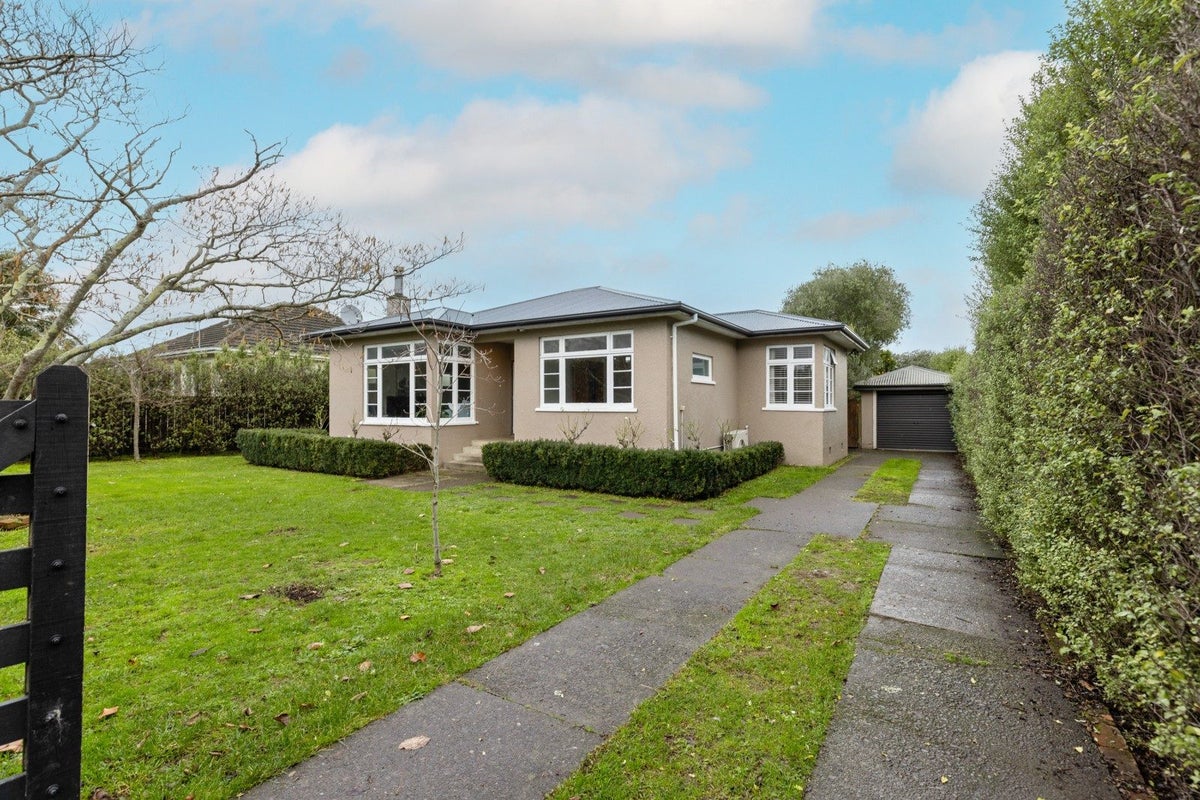 16 Ihle Street, Terrace End, Palmerston North - Carousel 1