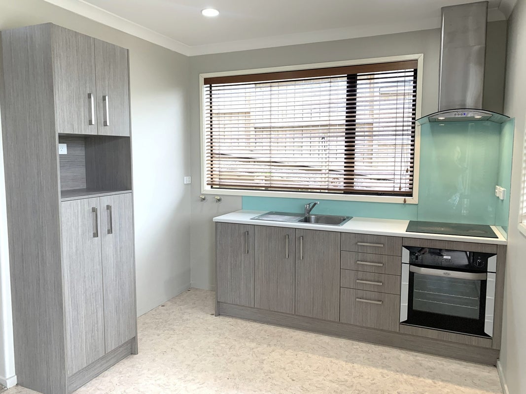 2 Castleton Drive, Howick, Auckland - Carousel 2