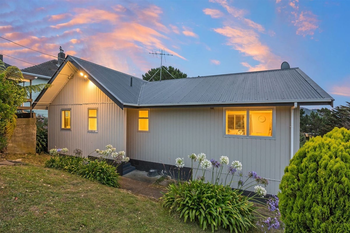 66 Sievers Grove, Cannons Creek, Porirua - Carousel 1