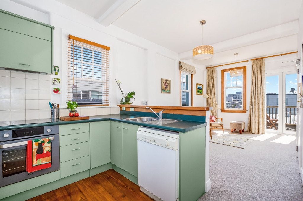 6/23 Pirie Street, Mount Victoria, Wellington - Carousel 2