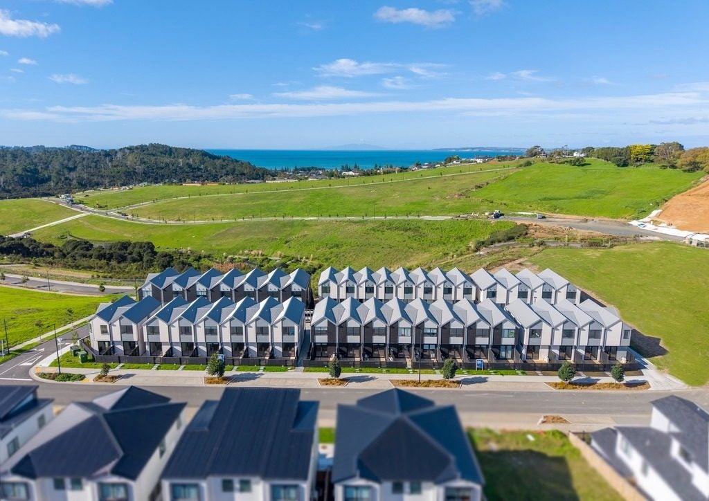 10/21 Makomako Drive, Orewa, Orewa - Carousel 13