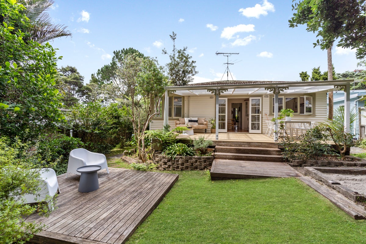 667 Huia Road, Parau, Auckland - Carousel 1