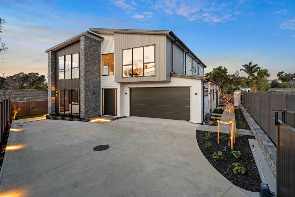 19A Cliff View Drive, Green Bay, Auckland - Carousel 50