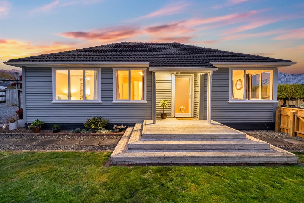 5 Gower Street, Silverstream, Upper Hutt - Carousel 1