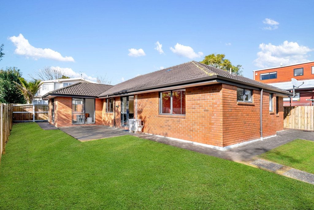 113A Titirangi Road, New Lynn, Auckland - Carousel 2