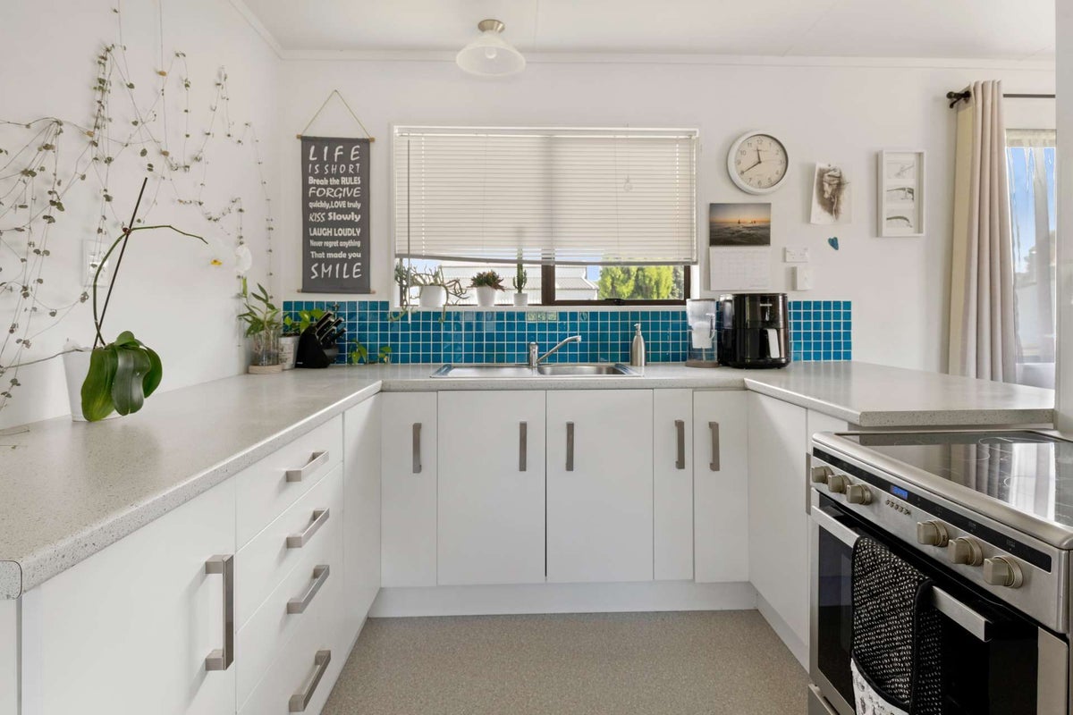 13 Robinson Street, Katikati, Katikati - Carousel 2