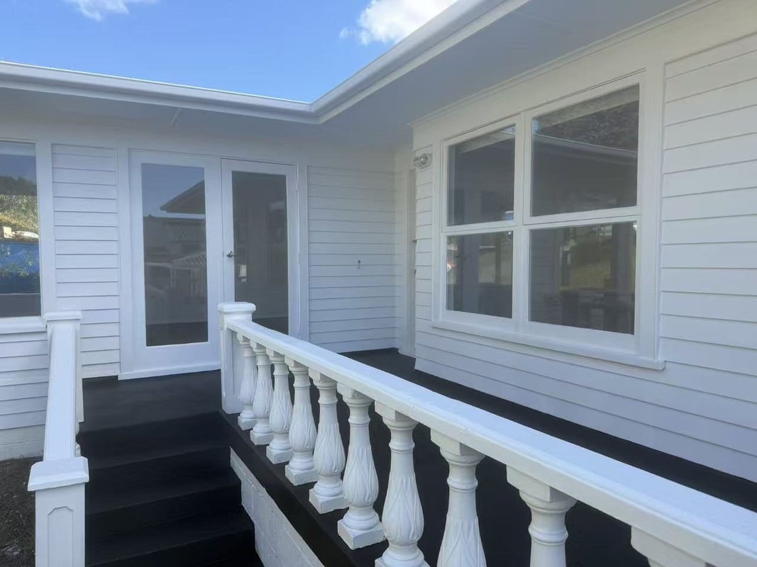 21 Mayfair Crescent, Mairangi Bay, Auckland - Carousel 2