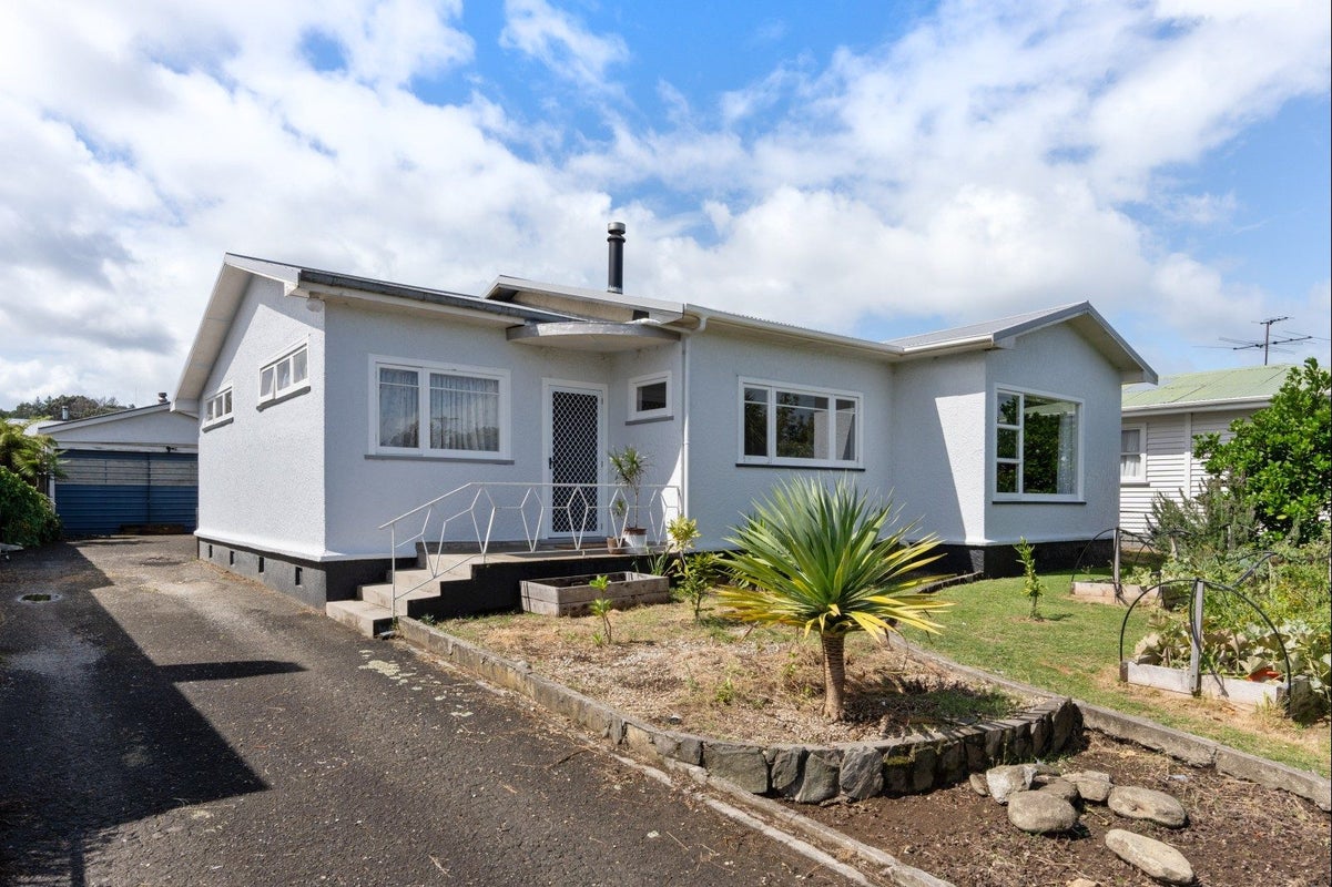11 Walsh Street, Mangapapa, Gisborne - Carousel 1