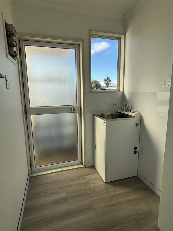 2/33 Penion Drive, Flat Bush, Auckland - Carousel 9