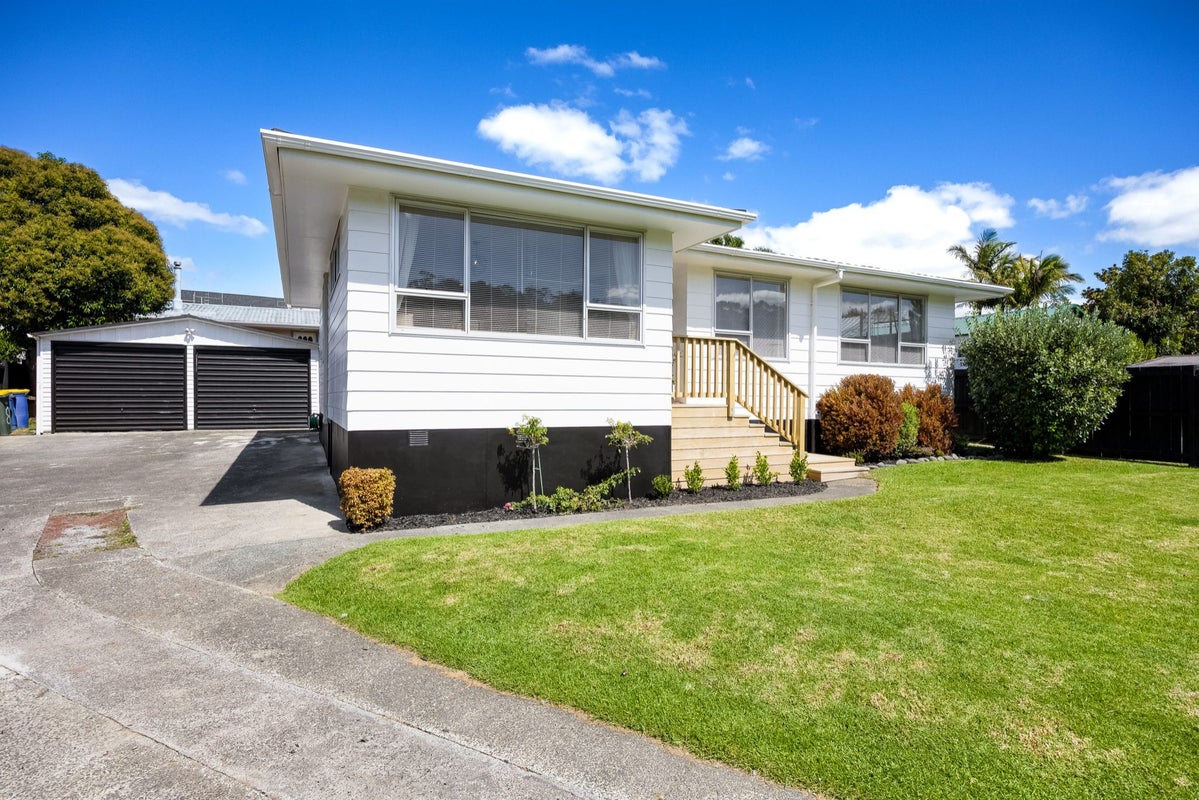 8 Camphora Place, Ranui, Auckland - Carousel 1