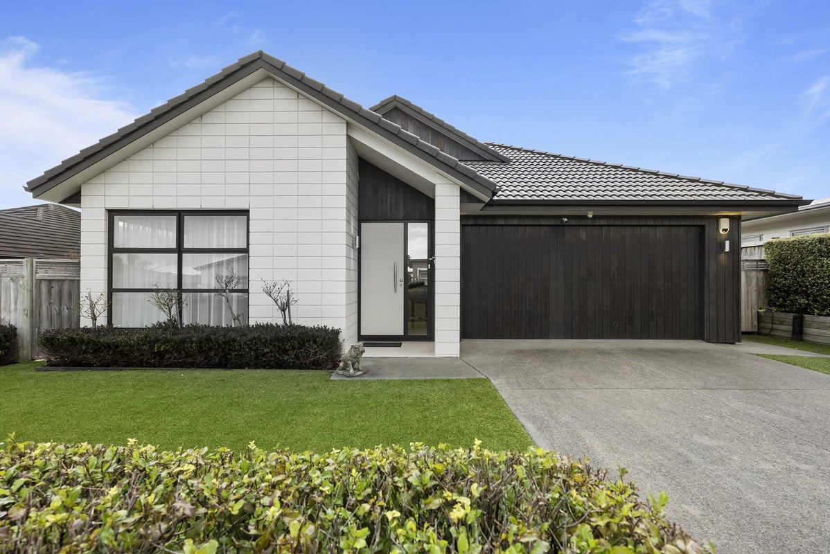 19 Kibblewhite Avenue, Beachlands, Auckland - Carousel 1