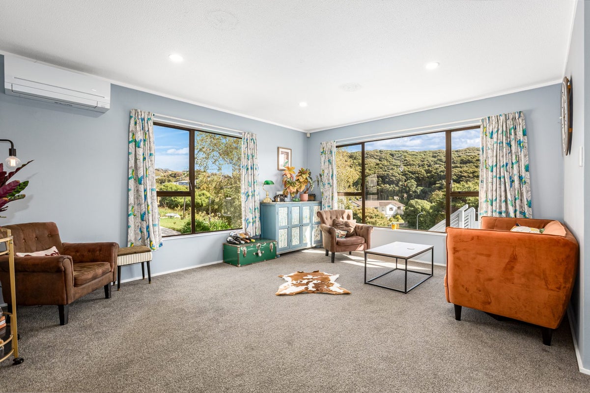 49B Albatross CL, WHITBY, PORIRUA - Carousel 2