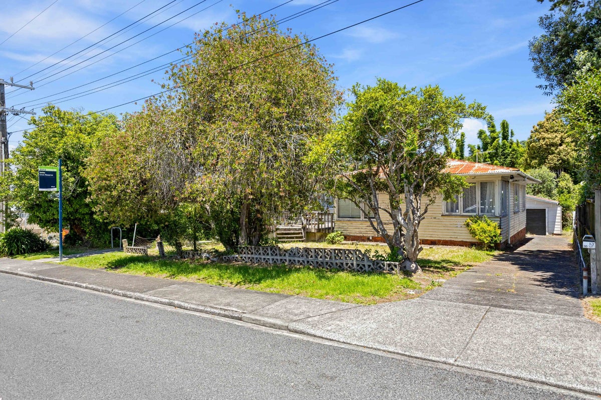 13 Cron Avenue, Te Atatu South, Auckland - Carousel 14