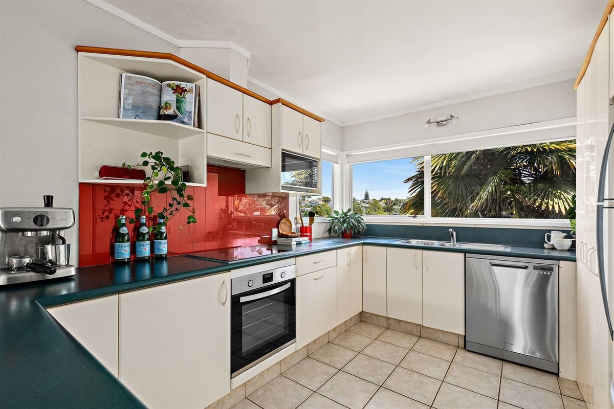 22 Coromandel Crescent, Mairangi Bay, Auckland - Carousel 2