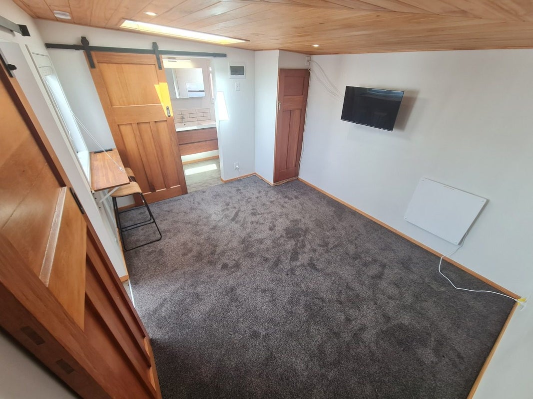 153 The Esplanade, Petone, Lower Hutt - Carousel 1
