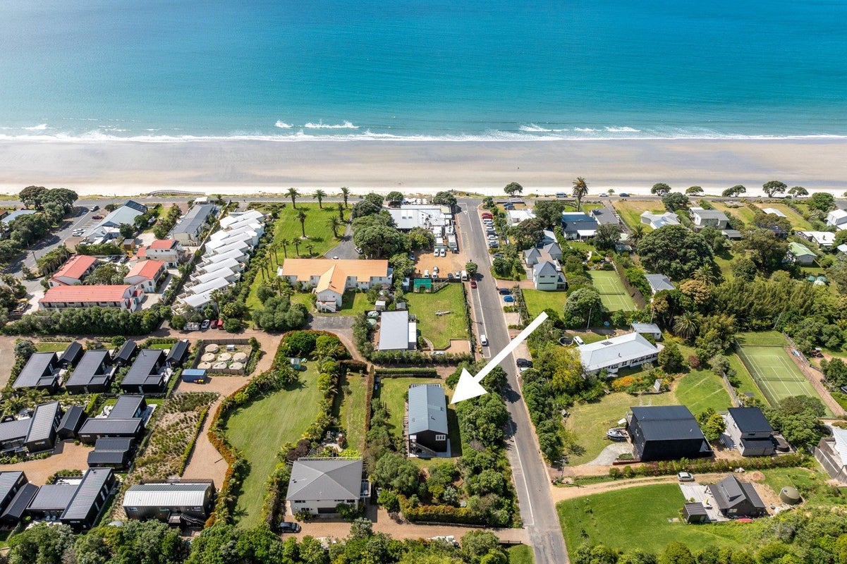 6 Third Avenue, Onetangi, Waiheke Island - Carousel 2