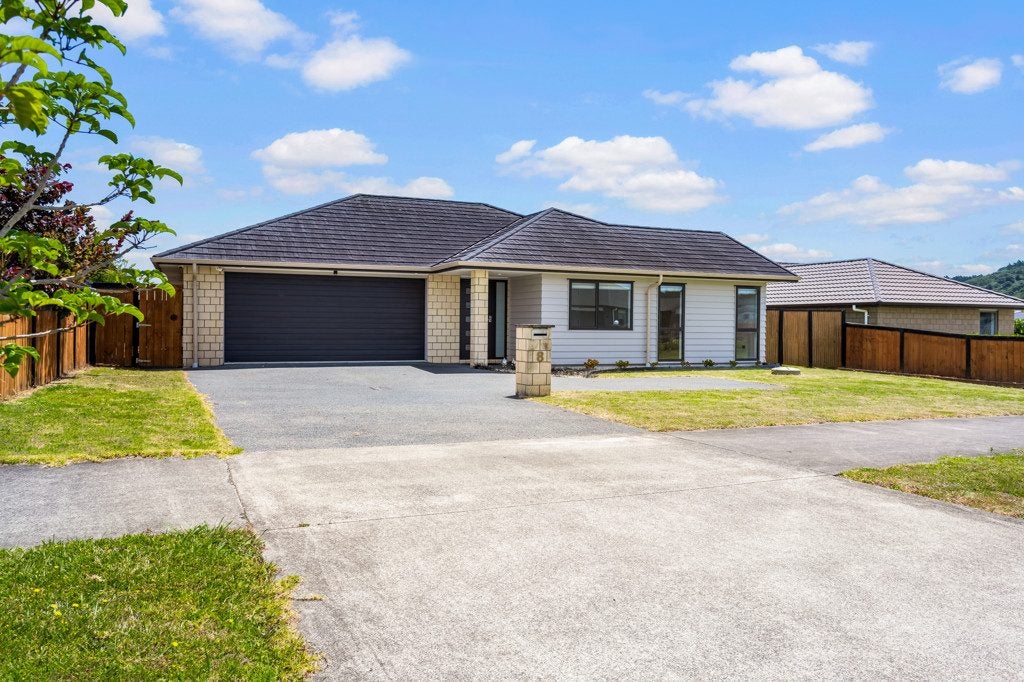 8 Hooton Drive, Huapai, Kumeu - Carousel 1
