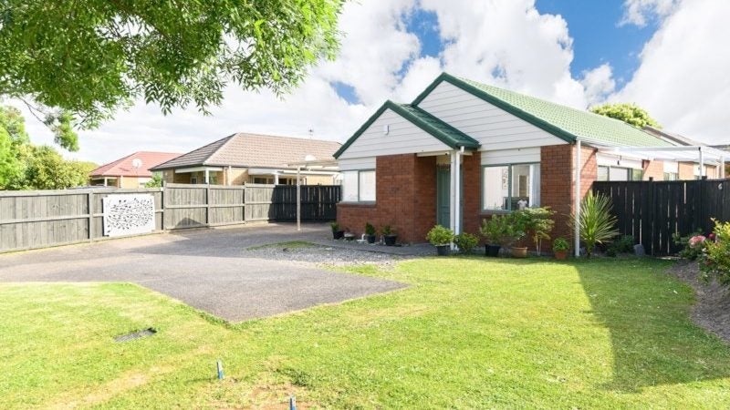 162 Waitemata Drive, Ranui, Auckland - Carousel 1