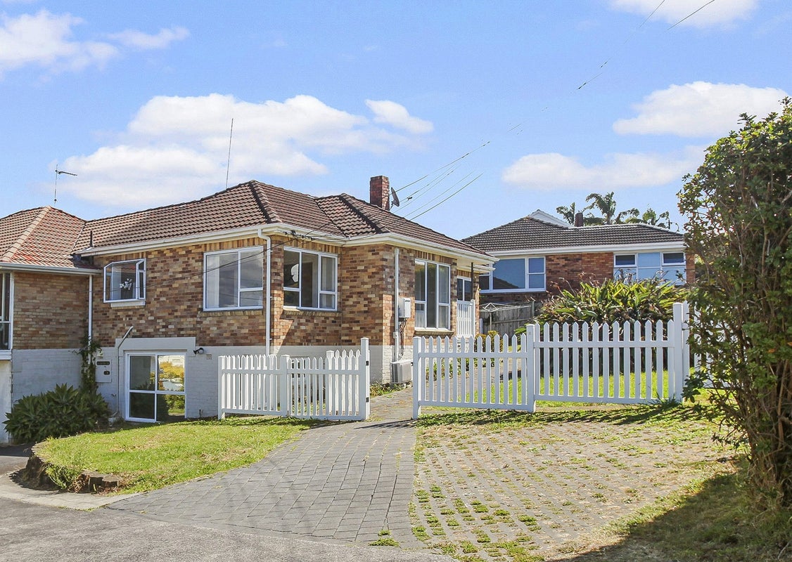1/1 Picton Street, Howick, Auckland - Carousel 1