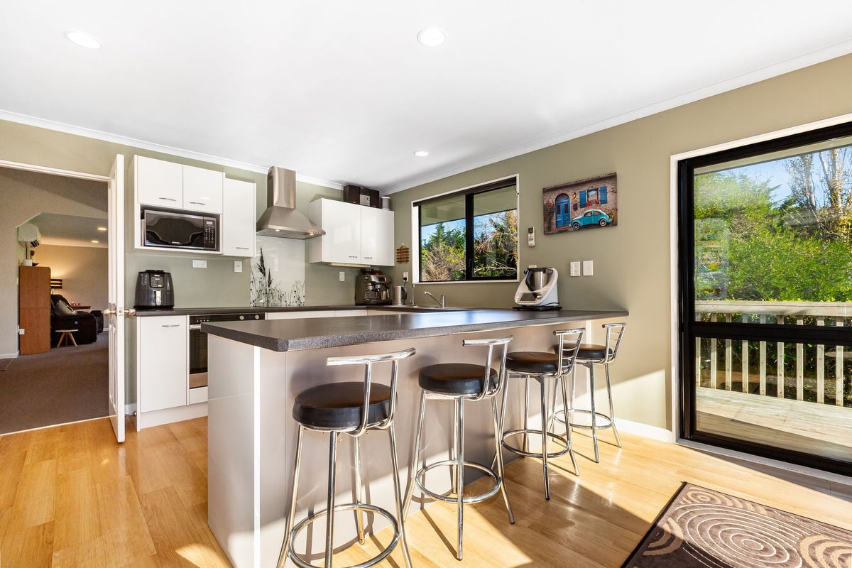 48 Sailmaker Close, Whitby, Porirua - Carousel 2