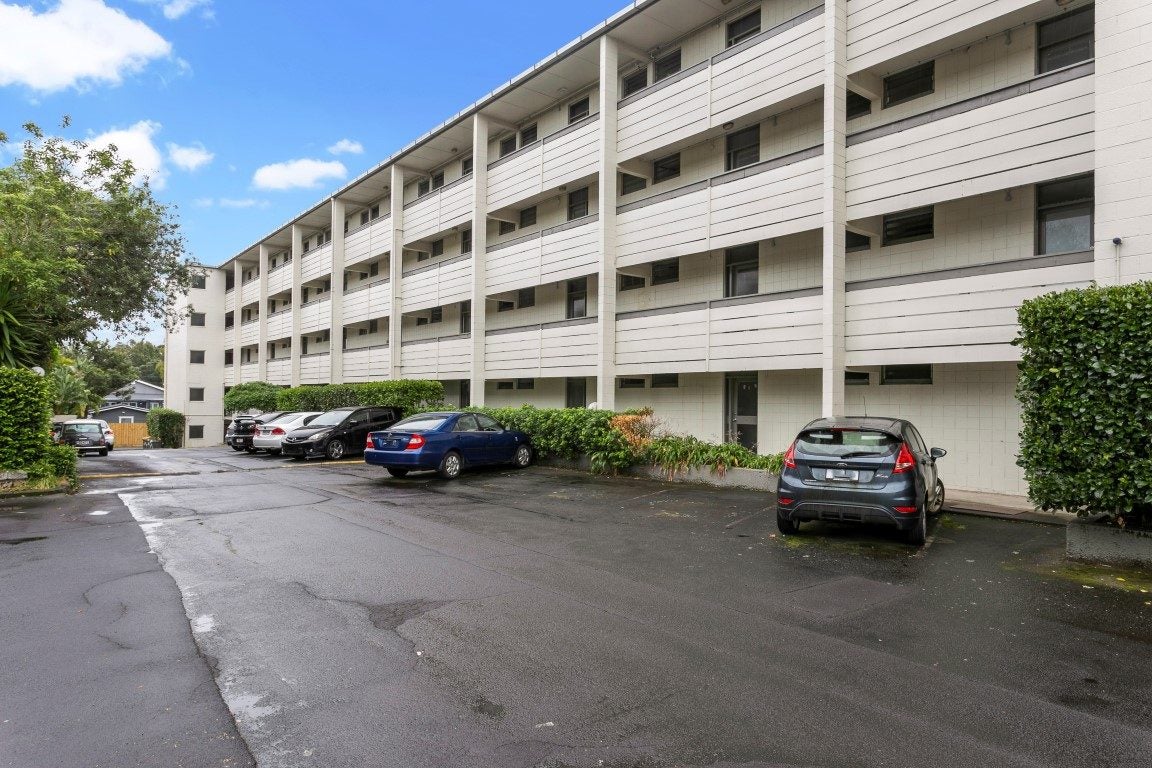 25/18 Edenvale Crescent, Mount Eden, Auckland - Carousel 1