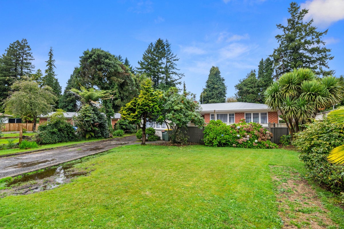 20 Werrina Crescent, Mangakakahi, Rotorua - Carousel 1