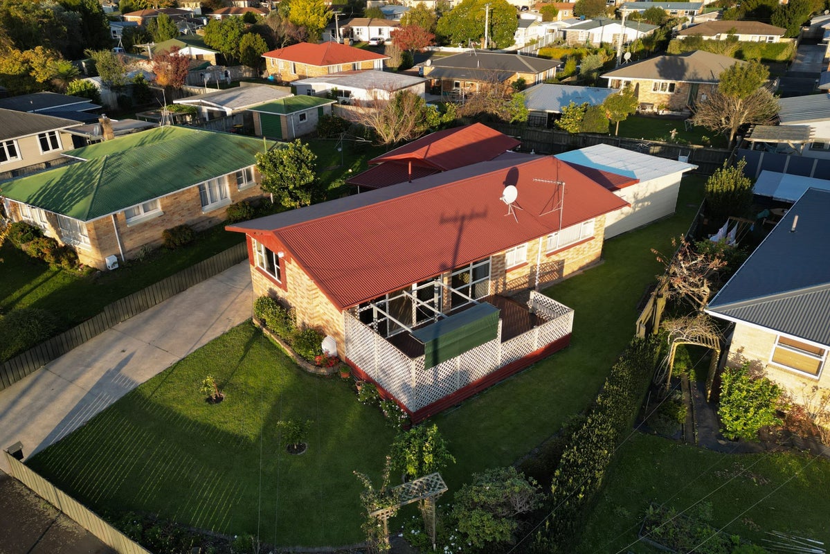 12 Minifie Avenue, Melville, Hamilton - Carousel 2