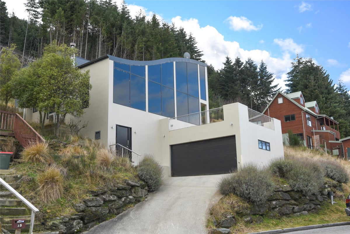 11 Caples Place, Fernhill, Queenstown - Carousel 1