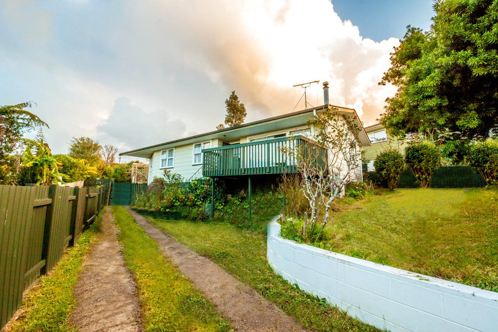 19 Jillian Drive, Ranui, Auckland - Carousel 1
