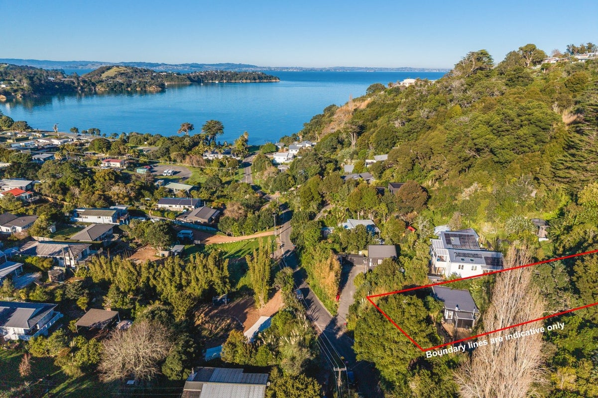 22 Lannan Road, Surfdale, Waiheke Island - Carousel 13