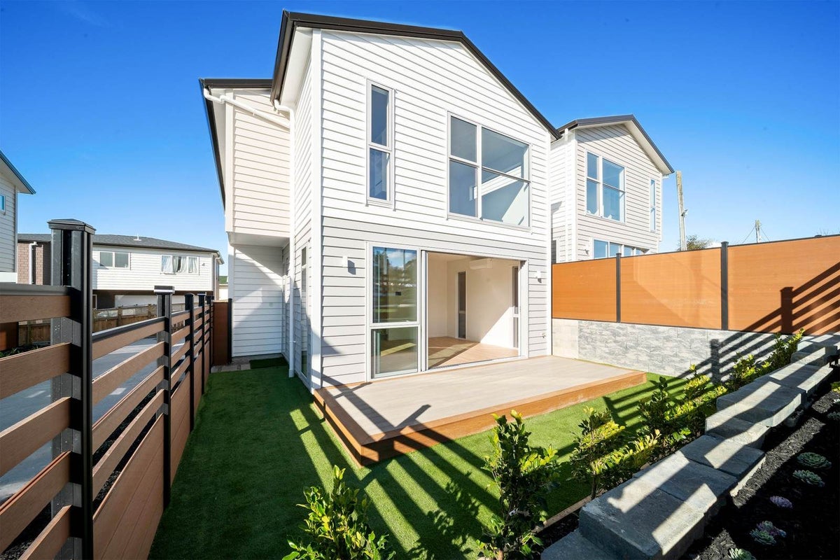 1B Clematis Avenue, Murrays Bay, Auckland - Carousel 2