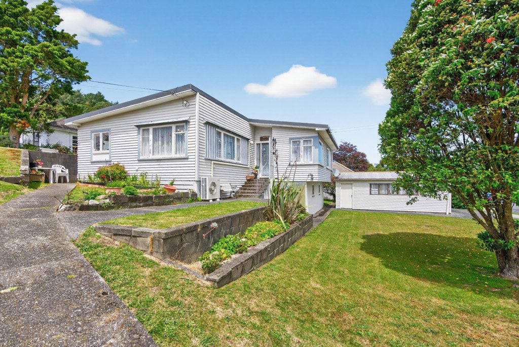 5 Burden Avenue, Wainuiomata, Lower Hutt - Carousel 24