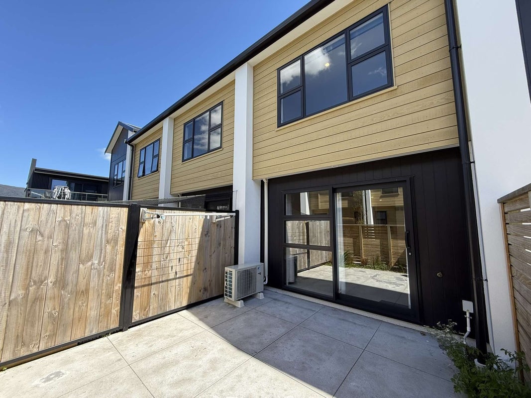 8 Te Ara o Papatahi, Wainuiomata, Lower Hutt - Carousel 2