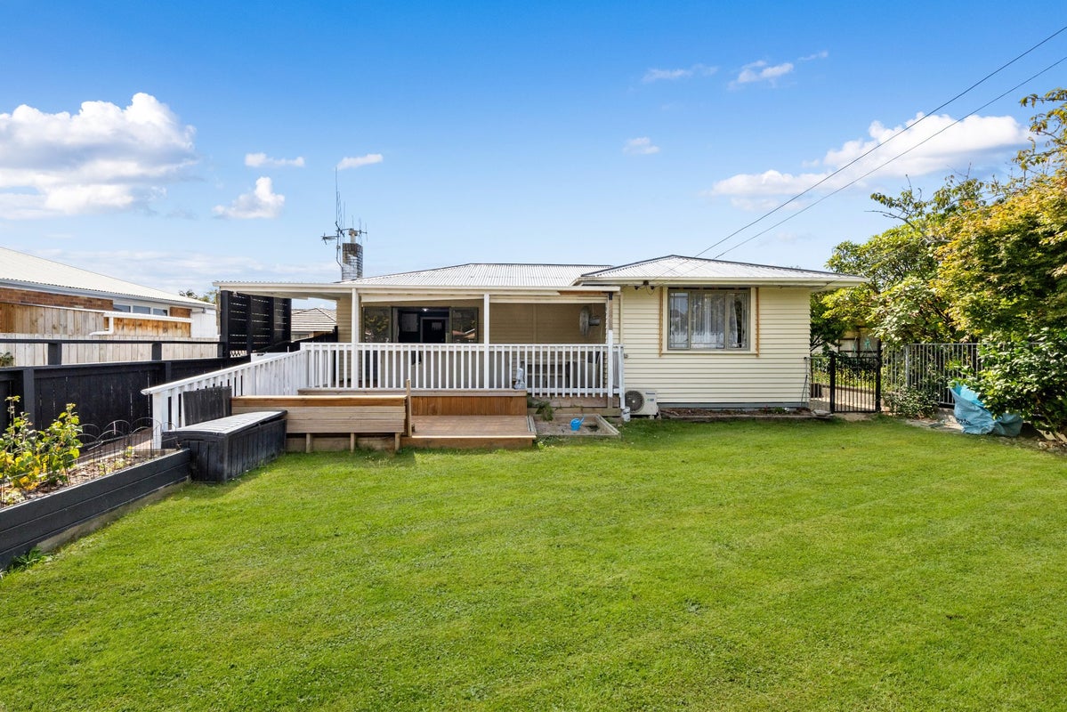 17 Glenview Terrace, Glenview, Hamilton, Waikato - Carousel 2