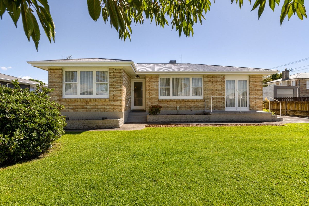 15A Watling Street, Gate Pa, Tauranga - Carousel 2