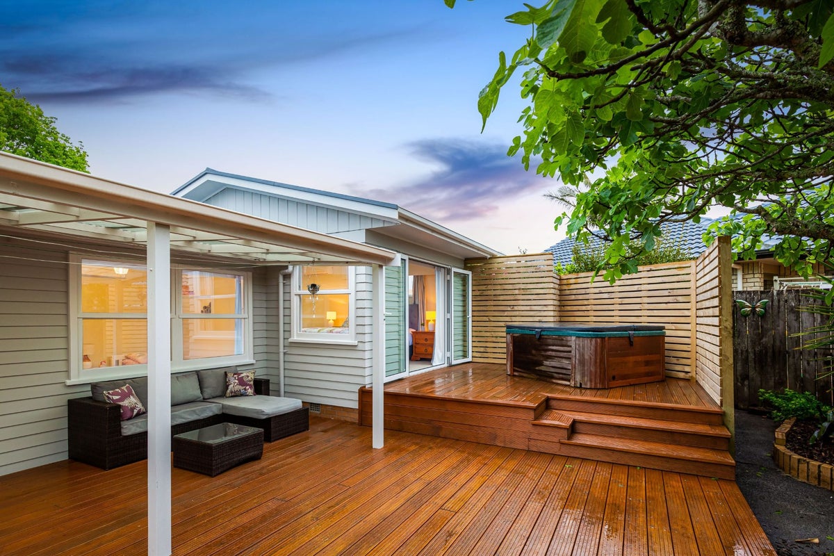 114A Colwill Road, Massey, Auckland - Carousel 1