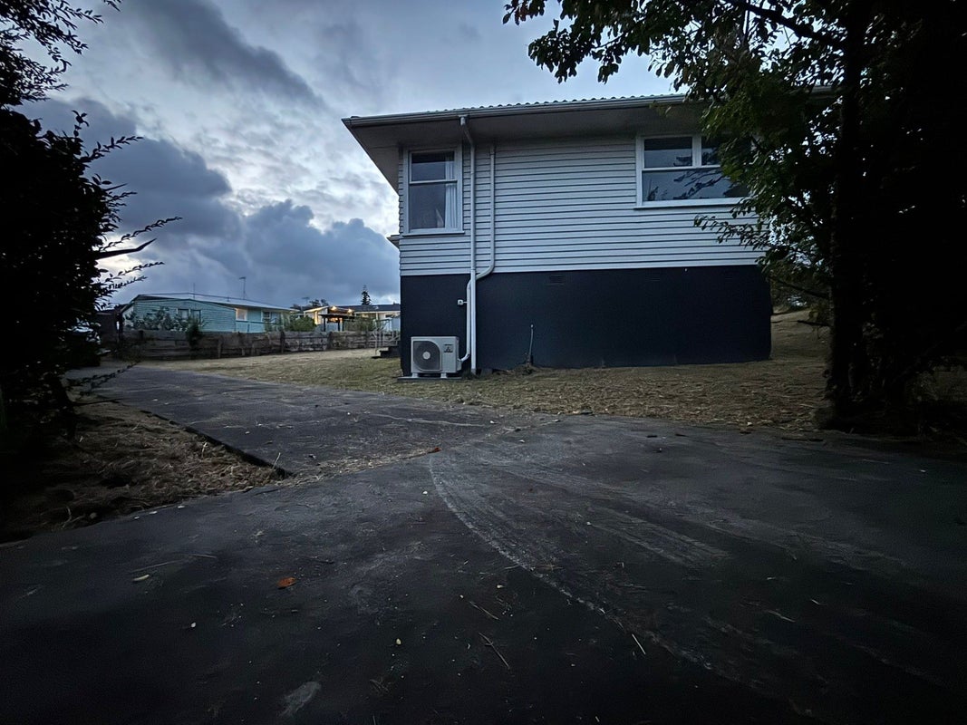 17 Thornlow Street, Glendene, Auckland - Carousel 19