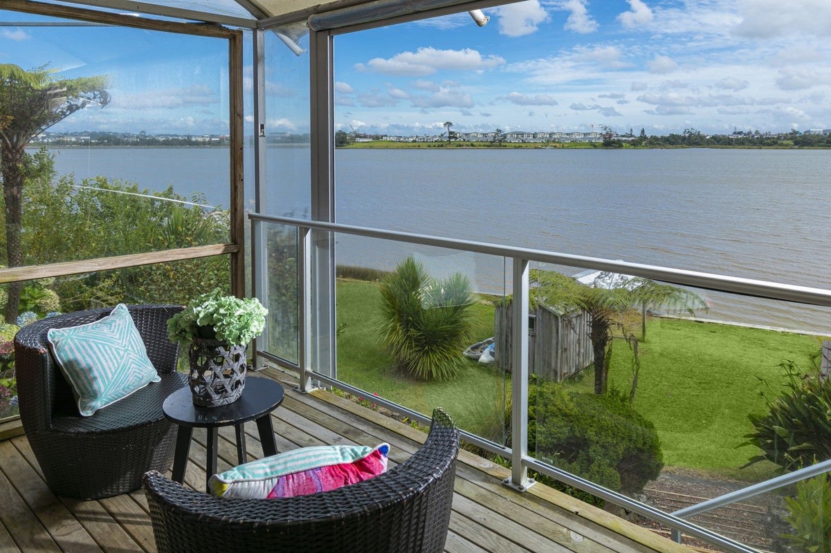 5 Ferry Parade, Herald Island, Auckland - Carousel 1