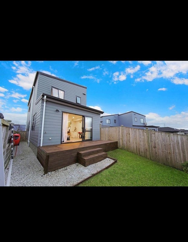 37A Kahui Parade, Karaka, Papakura - Carousel 1