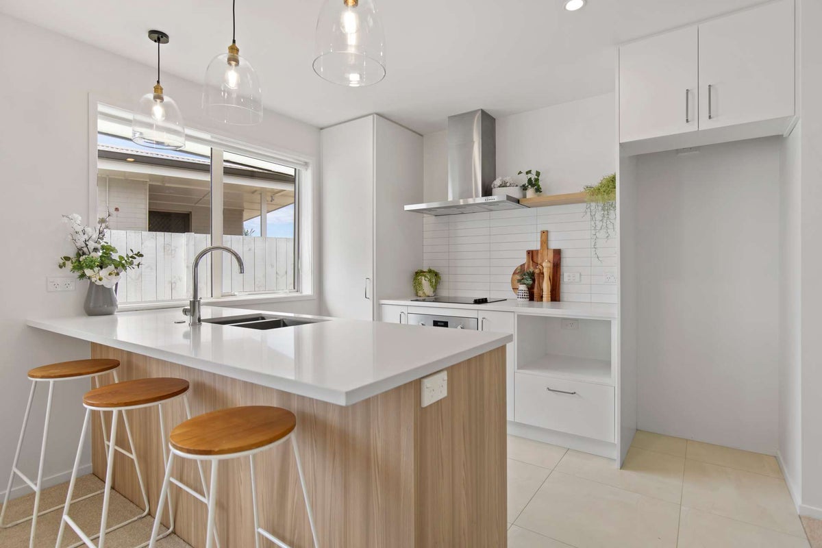 8 Te Rehutai Rise, Welcome Bay, Tauranga - Carousel 2