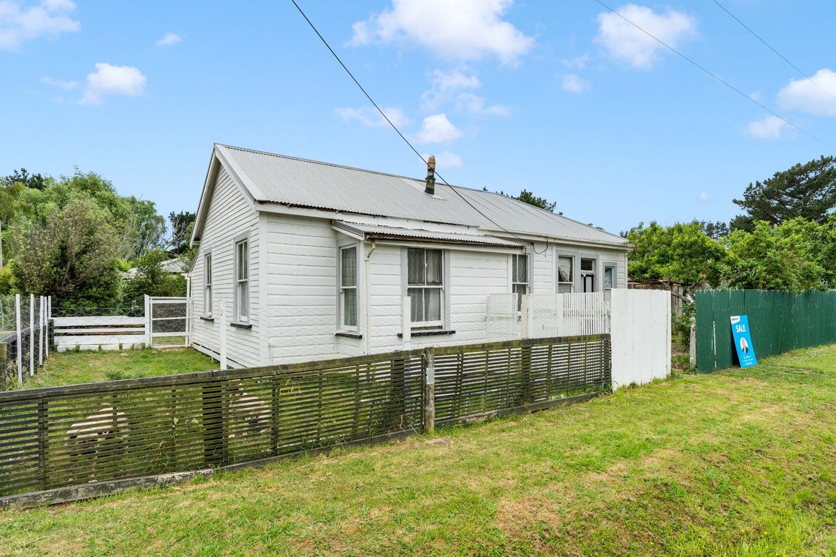 1 Castle Hill Road, Alfredton, Eketahuna - Carousel 1