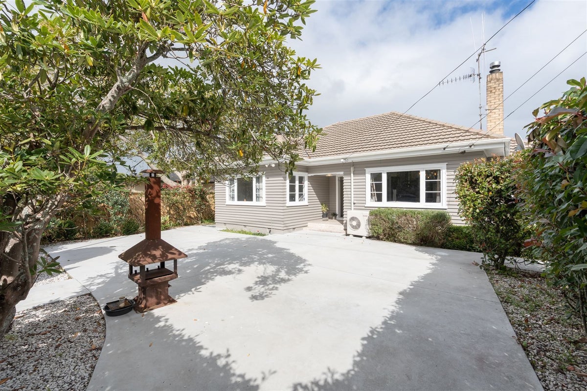 71 Dey Street, Hamilton East, Hamilton - Carousel 1
