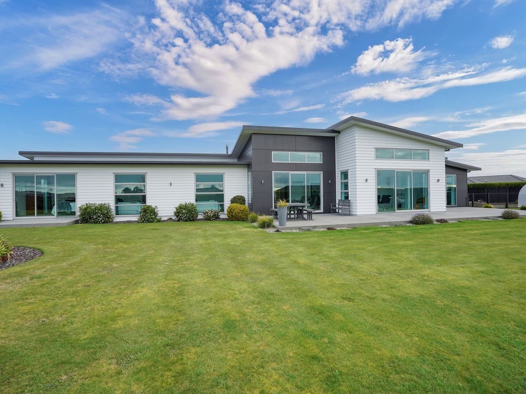 11 Majestic Chance, Seaward Bush, Invercargill - Carousel 1