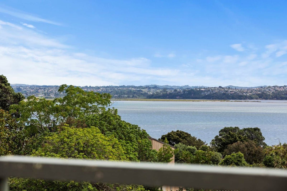 1/9 Valhalla Drive, Beach Haven, Auckland - Carousel 2