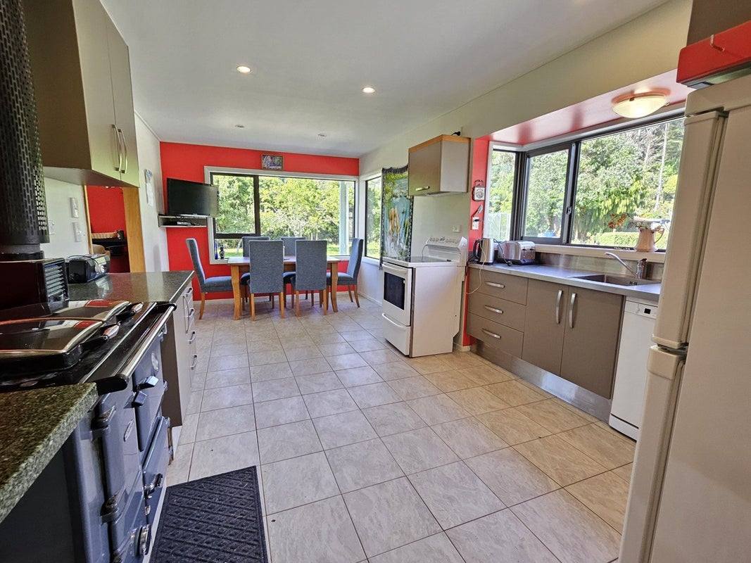 45 Rutherglen Road, Rutherglen, Greymouth - Carousel 2