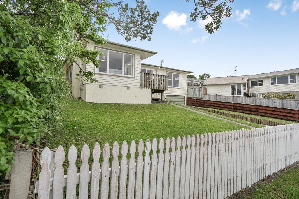 56 Oakleigh Street, Maungaraki, Lower Hutt - Carousel 1