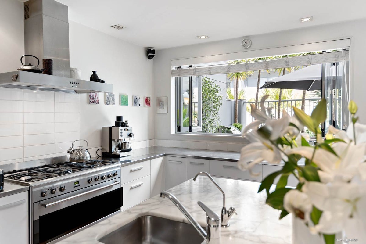 1E/10 Beaumont Street, Freemans Bay, Auckland - Carousel 2